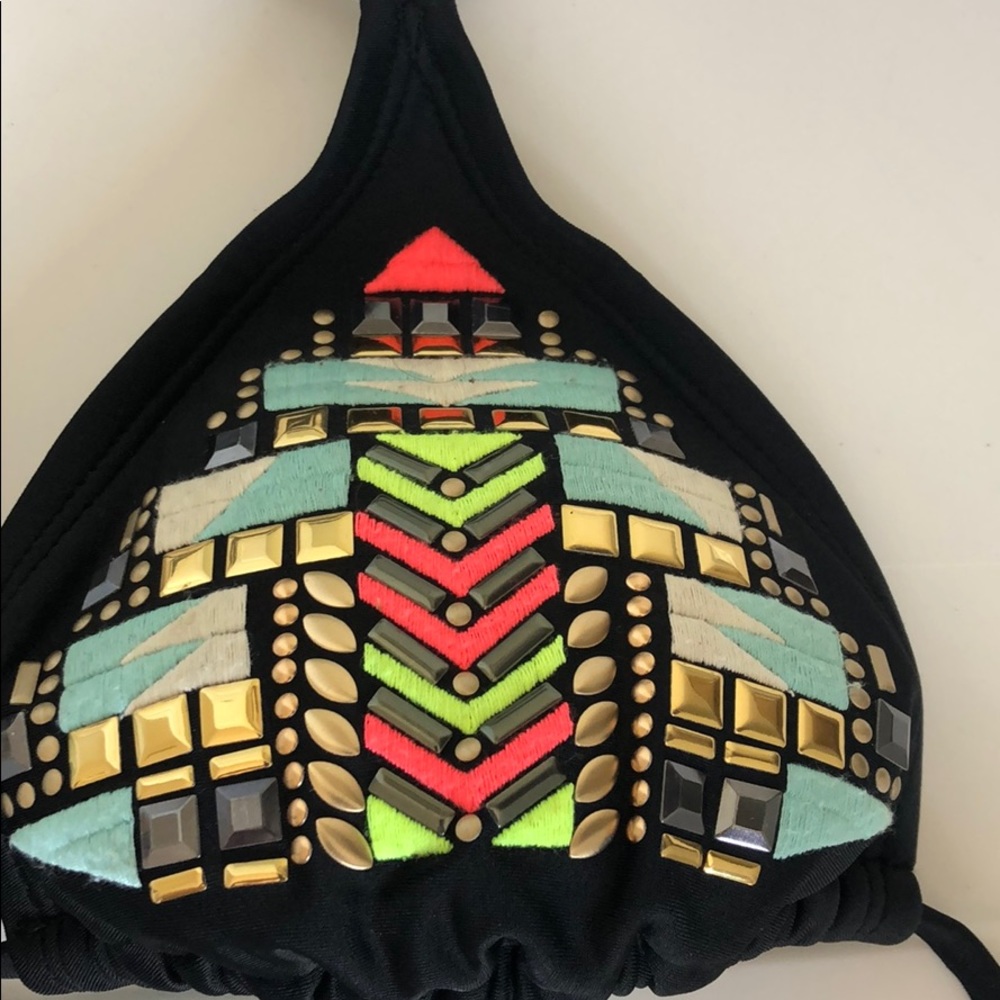 Bikini - Picture 3 of 4